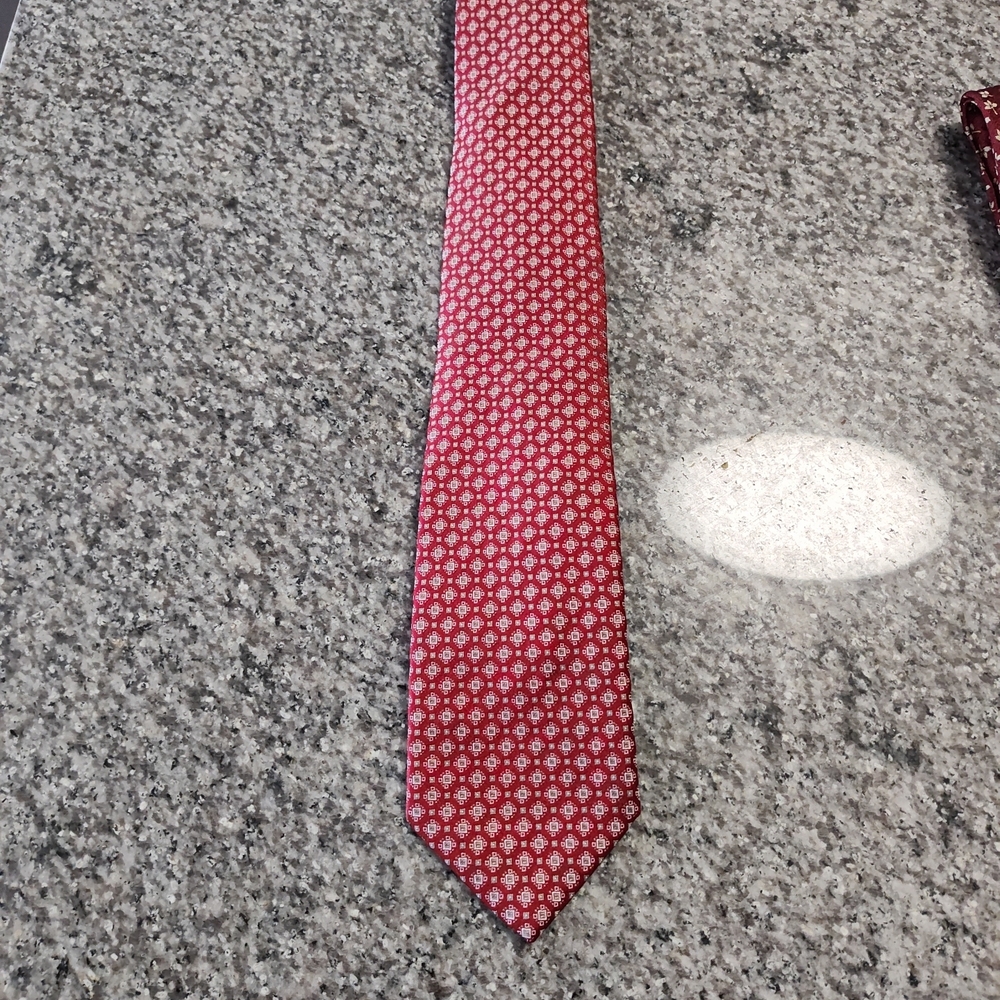 Brioni Red and White Patterned Tie